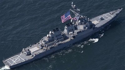 عاجل.. الحوثيون يطلقون صاروخًا باتجاه المدمرة الأمريكية يو إس إس كارني (DDG 64)