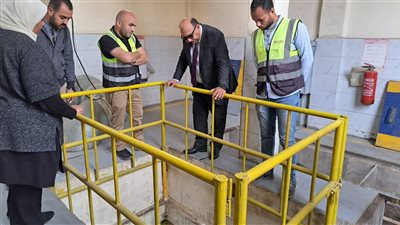 رئيس مياه القناة يتفقد سير العمل بمحطة رفع الصرف الصحى