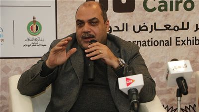 معرض القاهرة للكتاب .. محمد الباز: “إمام التفكير” ينتصر لحرية الفكر والتعبير