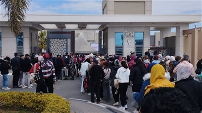 طوابير طويلة وإقبال كبير فى ثانى أيام  معرض القاهرة الدولي للكتاب 