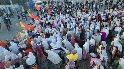صور| النازحون التيغرانيون الاثيوبيون يطالبون بالعودة إلي الوطن.. 