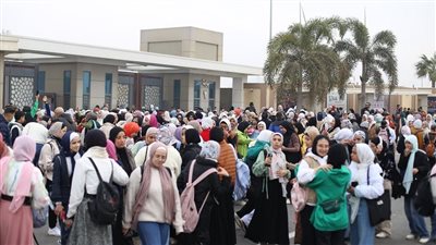 إقبال جماهيري على معرض الكتاب في ثالث أيامه