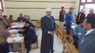 رئيس أزهر سوهاج يتفقد أعمال تصحيح الشهادتين الإبتدائية والإعدادية