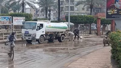 رفع 1250 طن قمامة وتطهير شبكات صفايات الأمطار بكفر الشيخ