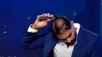 خالد سليم يفاجئ جمهوره بحلاقة شعره على الهواء لهذا السبب