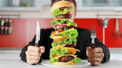 تحذير من تأثير التغذية غير السليمة على الصحة النفسية (فيديو)