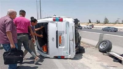 إصابة 4 أشخاص في حادث انقلاب ميكروباص بعين شمس