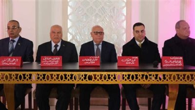 محافظ بورسعيد ونقيب المعلمين يشهدان تكريم 452 معلما لوصولهم سن المعاش