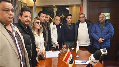 نقيب الغلابة.. مظاهرة في حب مصطفى كامل داخل نقابة الموسيقيين لمنعه من الاستقالة