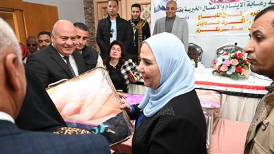 القباج  تزور المجمع الصناعي للمرأة والشباب بالمعنا وجمعية رعاية الأيتام الخيريه بمحافظة قنا