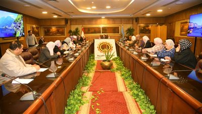 محافظ الغربية يجتمع بلجنة تدعيم دور المرأة للمشروع القومي لتنمية الاسرة