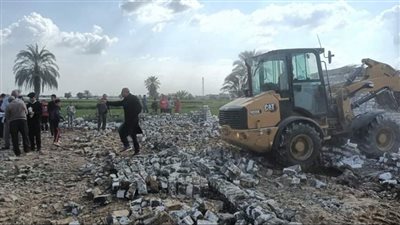 إزالة التعديات على 19 قيراطا أراضي زراعية بالفيوم 