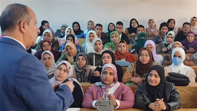 وكيل تعليم الأقصر يتفقد تدريب المعلمين الجدد 