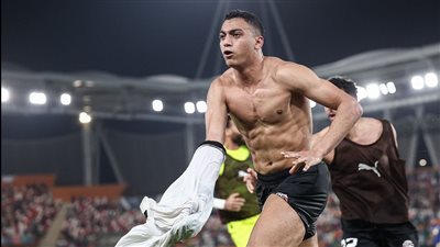 مصطفى محمد يسجل هدف تعادل مصر من ركلة جزاء 