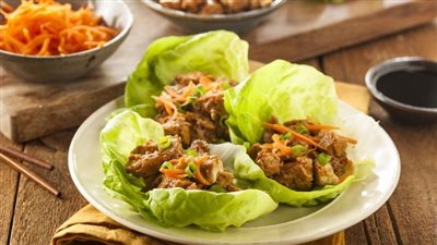 للدايت.. طريقة عمل لفائف الخس بالدجاج والصويا صوص