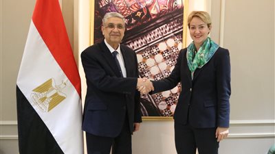 وزير الكهرباء يستقبل نائبة وزير البيئة والطاقة اليوناني لبحث التعاون المشترك