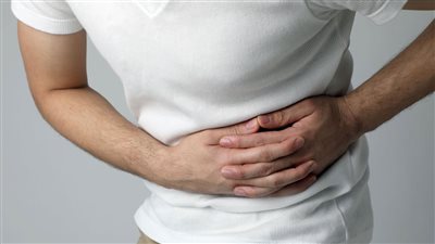 5 أعراض تشير لإصابتك بحصوات الكلى.. طرق الوقاية منها