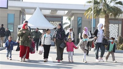 صور.. إقبال جماهيري على معرض الكتاب في خامس أيامه