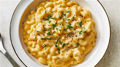 على خطى المطاعم.. طريقة عمل مكرونة بصوص الجبن