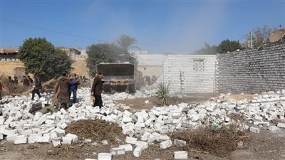إزالة 100 حالة تعدِِ على الأرض الزراعية بالمنيا
