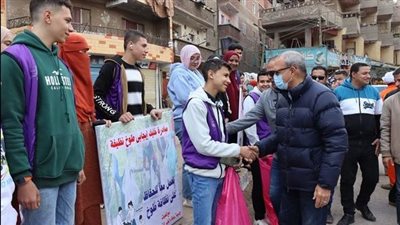 محافظ القليوبية يتفقد مبادرة طلاب المدارس 