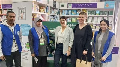 مدير مركز الطفولة بالنرويج تزور جناح الطفولة والأمومة بمعرض الكتاب 