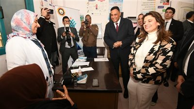 وزيرة الهجرة ومحافظ الدقهلية يتفقدان القافلة الطبية الموسعة بقرية بدواي