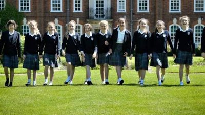 أزمة الغلاء تهدد بإغلاق آلاف المدارس ببريطانيا .. تفاصيل