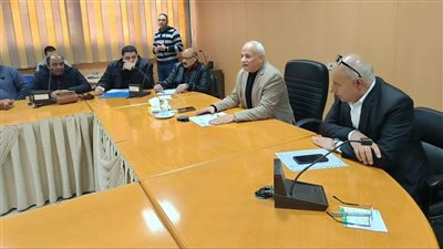 رئيس مياه البحيرة يناقش الإجراءات النهائية للانتهاء من الوصلات المنزلية لقرى حياة كريمة 