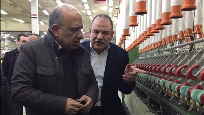 وزير قطاع الأعمال العام في جولة ميدانية بشركة مصر للغزل والنسيج بالمحلة الكبرى