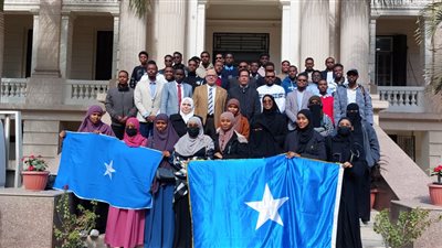 رئيس جامعة بنها يلتقي الطلاب الوافدين من الصومال