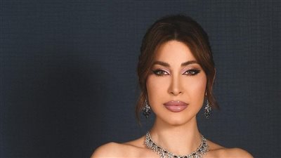 يارا تتألق بفستان الزهور والألماس يزين إطلالتها