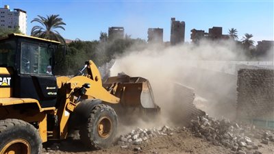 إزالة تعديات على أراضى أملاك الدولة بأسوان وكوم أمبو