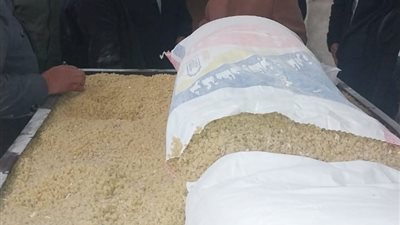 مسعود يطمئن على توافر الاشتراطات الصحية بمصنع المكرونة ببلبيس 