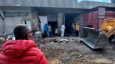 إزالة الإشغالات والتعديات على حرم الطريق بحي ثالث الإسماعيلية