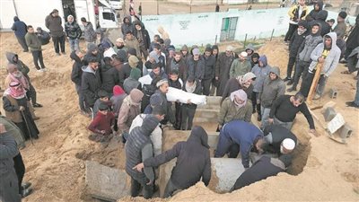 عصابات الإجرام الصهيونى تعدم العائلات فى غزة أمام الأطفال