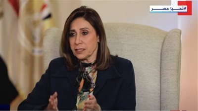 وزيرة الثقافة تسترجع ذكرياتها بمعرض القاهرة للكتاب