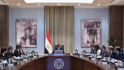 مدبولي  يلتقي وف شركة بازاكى اليابانية لضفائر السيارات  ويؤكد دعمه الكامل للمشروع 