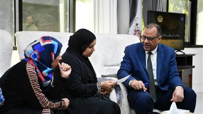 جلسات فردية لفحص شكاوي المواطنين بديوان عام قنا 