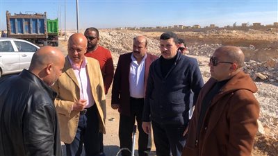 مسئولو الإسكان يتفقدون سير العمل بمشروعات الطرق والمرافق بمدينة سفنكس الجديدة