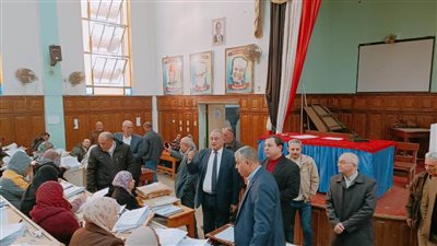 وكيل تعليم الدقهلية يتفقد أعمال التصحيح وتقدير الدرجات للشهادة الإعدادية  
