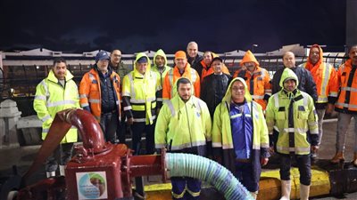 رئيس القابضة للمياه يتابع جهود شركتي المياه والصرف بالإسكندرية في التعامل مع الأمطار