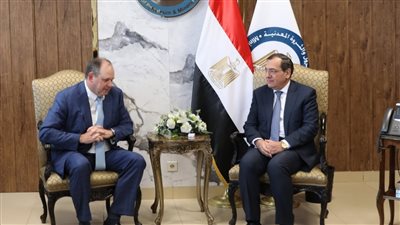  أباتشي العالمية تعرض على وزير البترول أنشطة حفر الآبار في مصر 