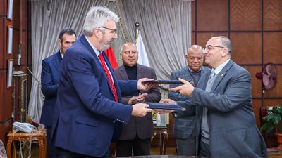  تسليم الرصيف الجنوبي لمحطة الحاويات تحيا مصر 1 بدمياط