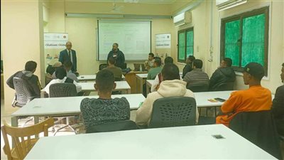 وزارة العمل تتابع برامج التدريب المهنى المجانية في مجال الطاقة لشباب أسوان