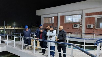 فرق مناوبات سوهاج تراجع مواقع مياه الشرب والصرف الصحى