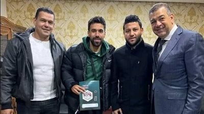 عاجل.. الصور الأولى لتوقيع عبدالله السعيد للزمالك