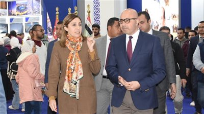 وزيرة الثقافة تتفقد أجنحة وقاعات العرض بمعرض القاهرة الدولي للكتاب 