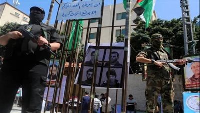 حماس تتمسك بـ 3 أشخاص لإتمام صفقة تبادل الأسرى.. من هم؟