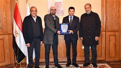 وزير الرياضة يُكرم الجهات الراعية لبطولة إفريقيا لكرة اليد والمنتخب